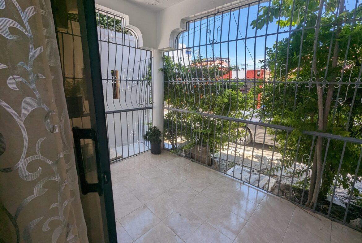 ¡Casa Dividida en Tres Apartamentos Para Inversión!