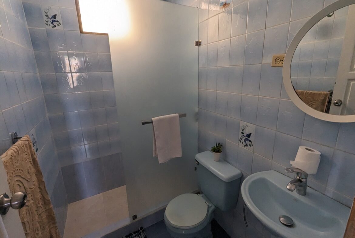 ¡Casa Dividida en Tres Apartamentos Para Inversión!