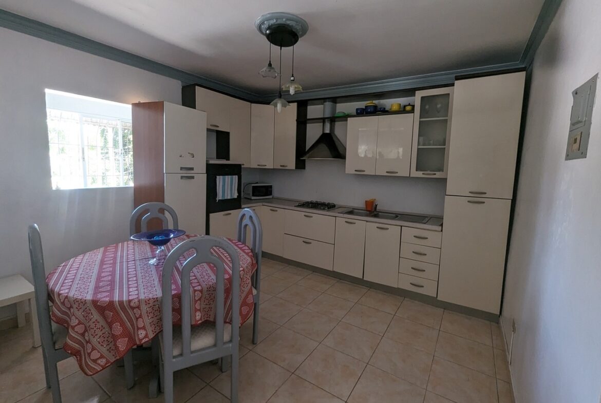¡Casa Dividida en Tres Apartamentos Para Inversión!