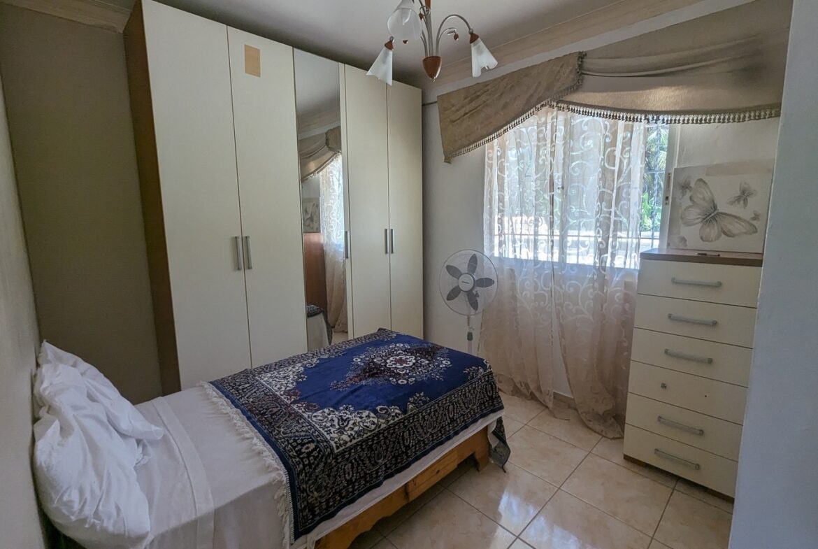 ¡Casa Dividida en Tres Apartamentos Para Inversión!