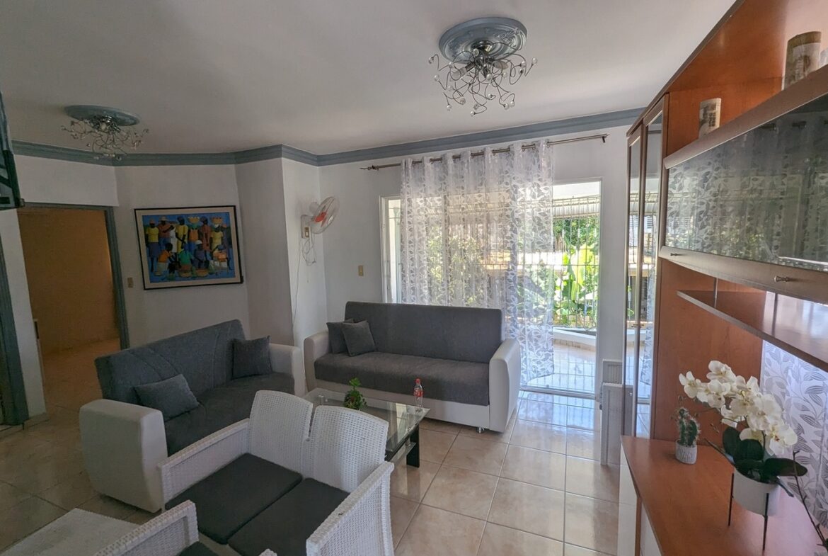 ¡Casa Dividida en Tres Apartamentos Para Inversión!