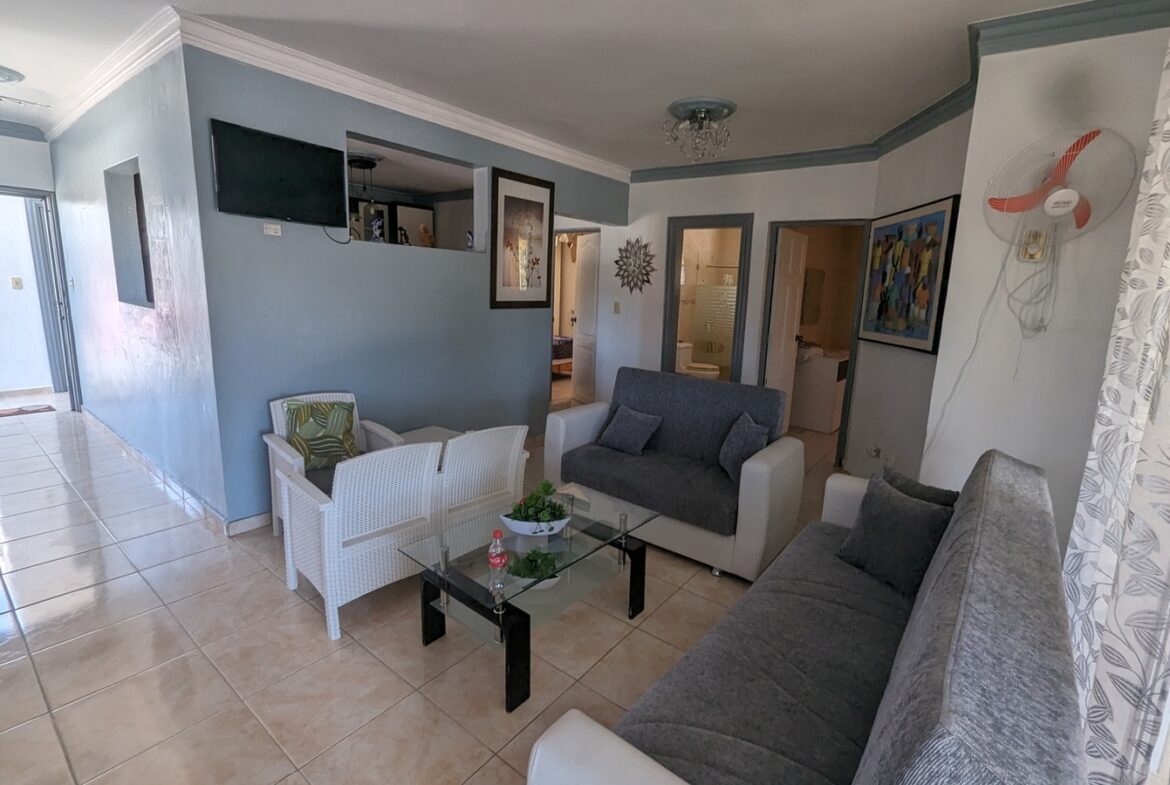 ¡Casa Dividida en Tres Apartamentos Para Inversión!