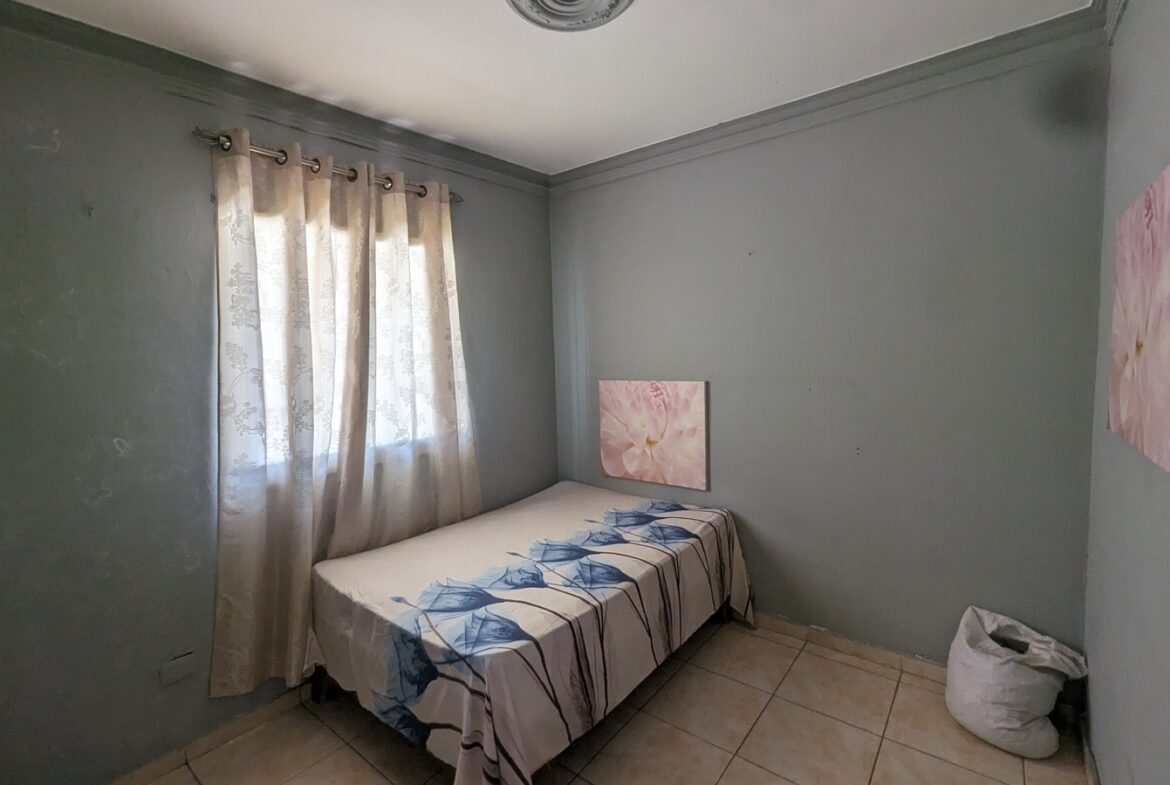 ¡Casa Dividida en Tres Apartamentos Para Inversión!