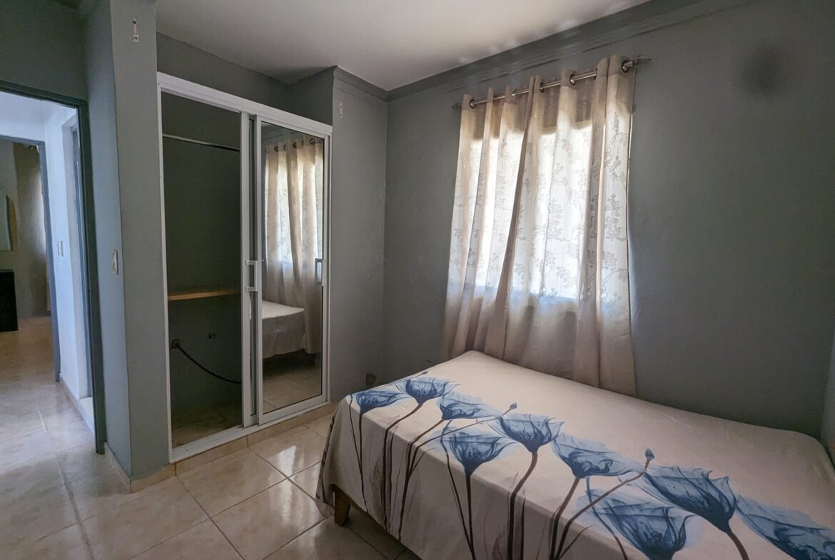 ¡Casa Dividida en Tres Apartamentos Para Inversión!