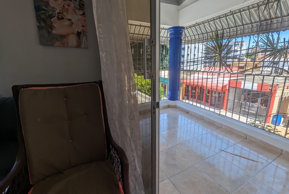 ¡Casa Dividida en Tres Apartamentos Para Inversión!
