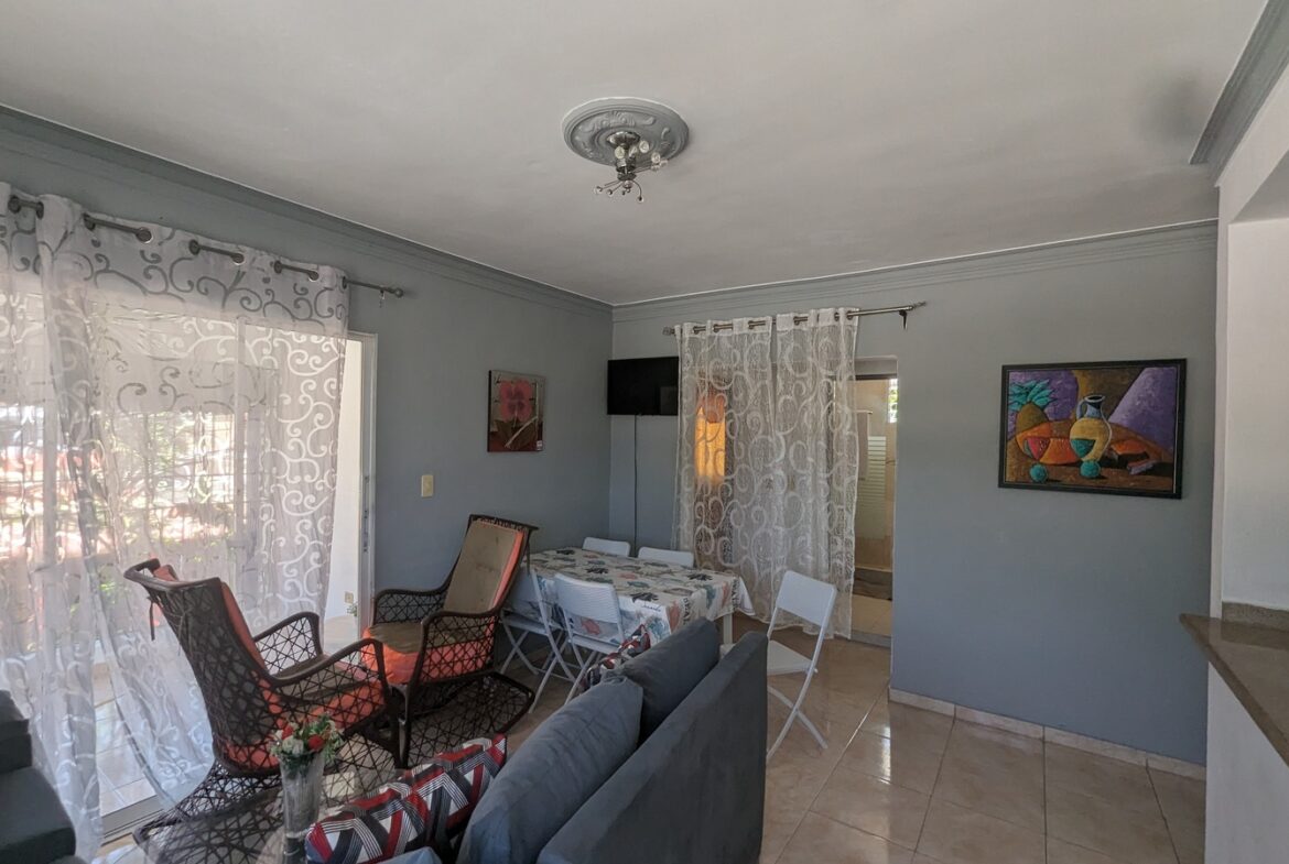 ¡Casa Dividida en Tres Apartamentos Para Inversión!