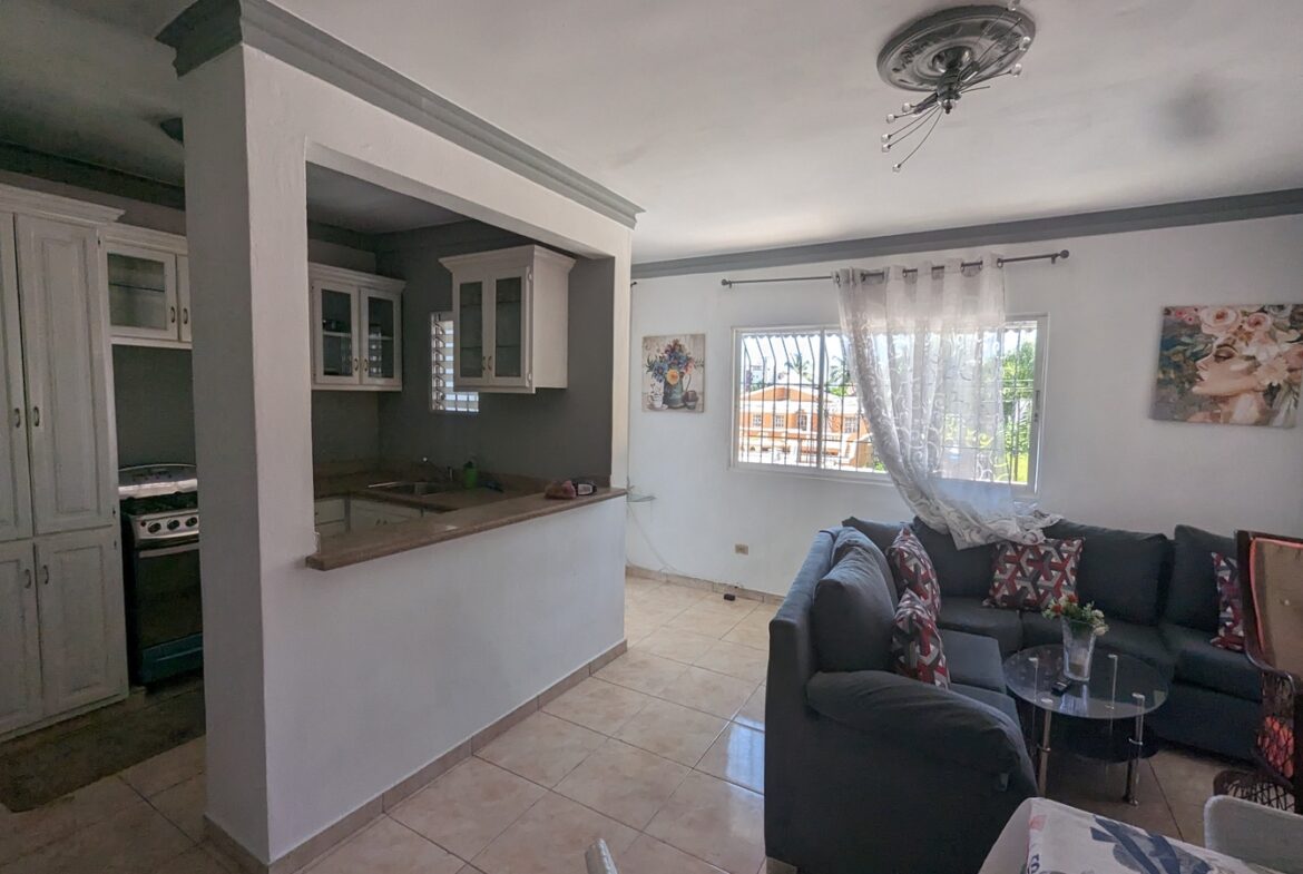 ¡Casa Dividida en Tres Apartamentos Para Inversión!