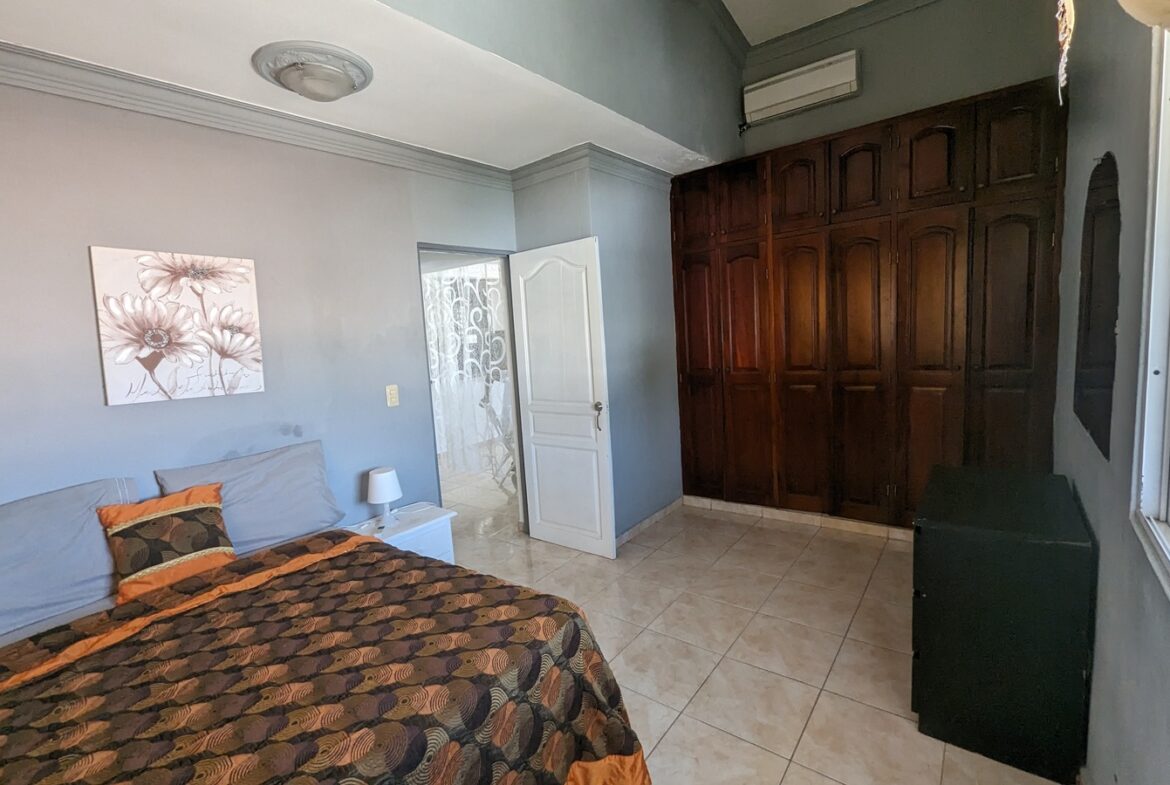 ¡Casa Dividida en Tres Apartamentos Para Inversión!