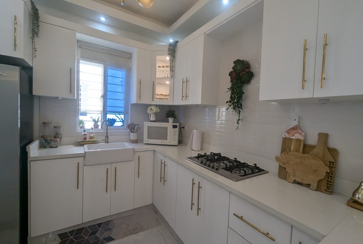Apartamento con Ascensor en Los Tres Ojos Av Charles de Gaulle