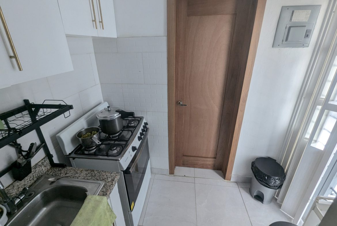 Apartamento con Ascensor en Los Tres Ojos Av Charles de Gaulle