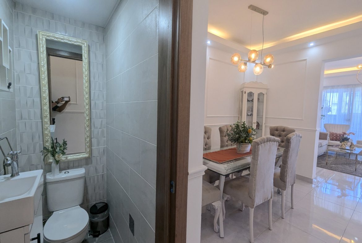Apartamento con Ascensor en Los Tres Ojos Av Charles de Gaulle
