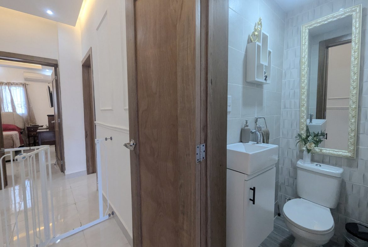 Apartamento con Ascensor en Los Tres Ojos Av Charles de Gaulle