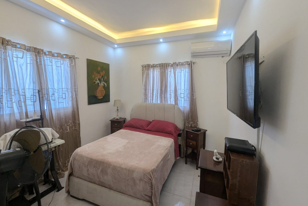 Apartamento con Ascensor en Los Tres Ojos Av Charles de Gaulle