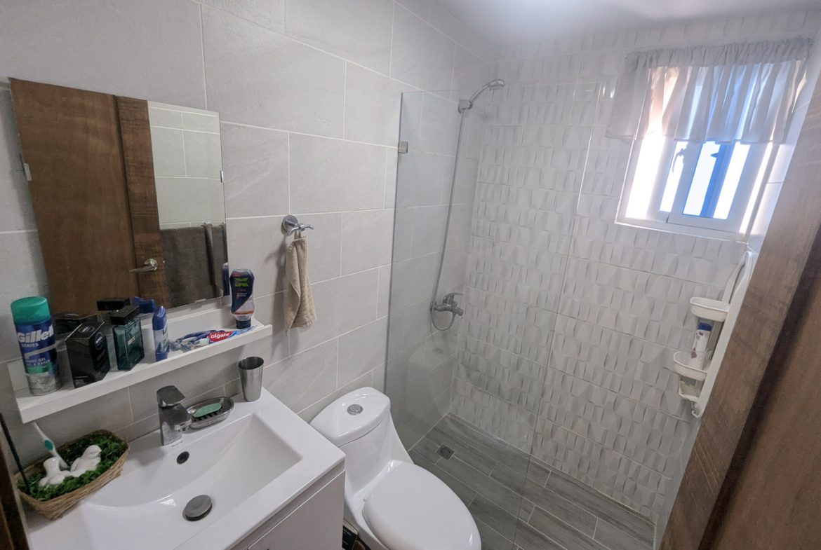 Apartamento con Ascensor en Los Tres Ojos Av Charles de Gaulle