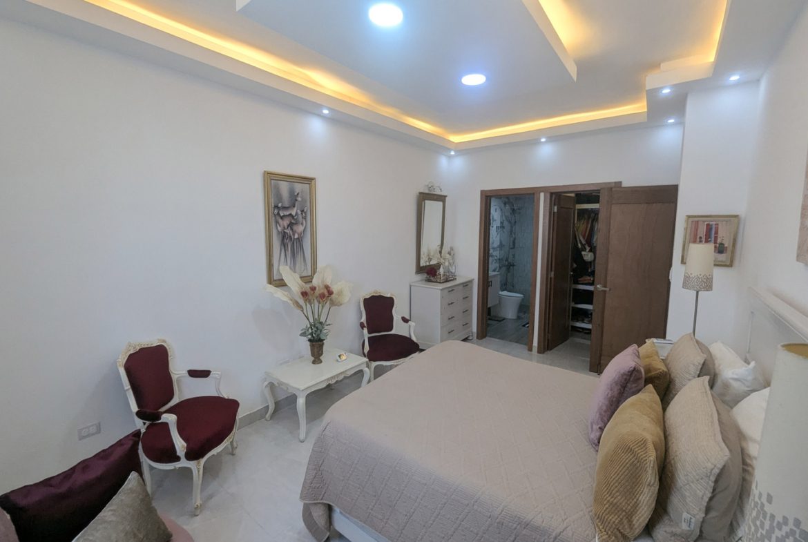 Apartamento con Ascensor en Los Tres Ojos Av Charles de Gaulle