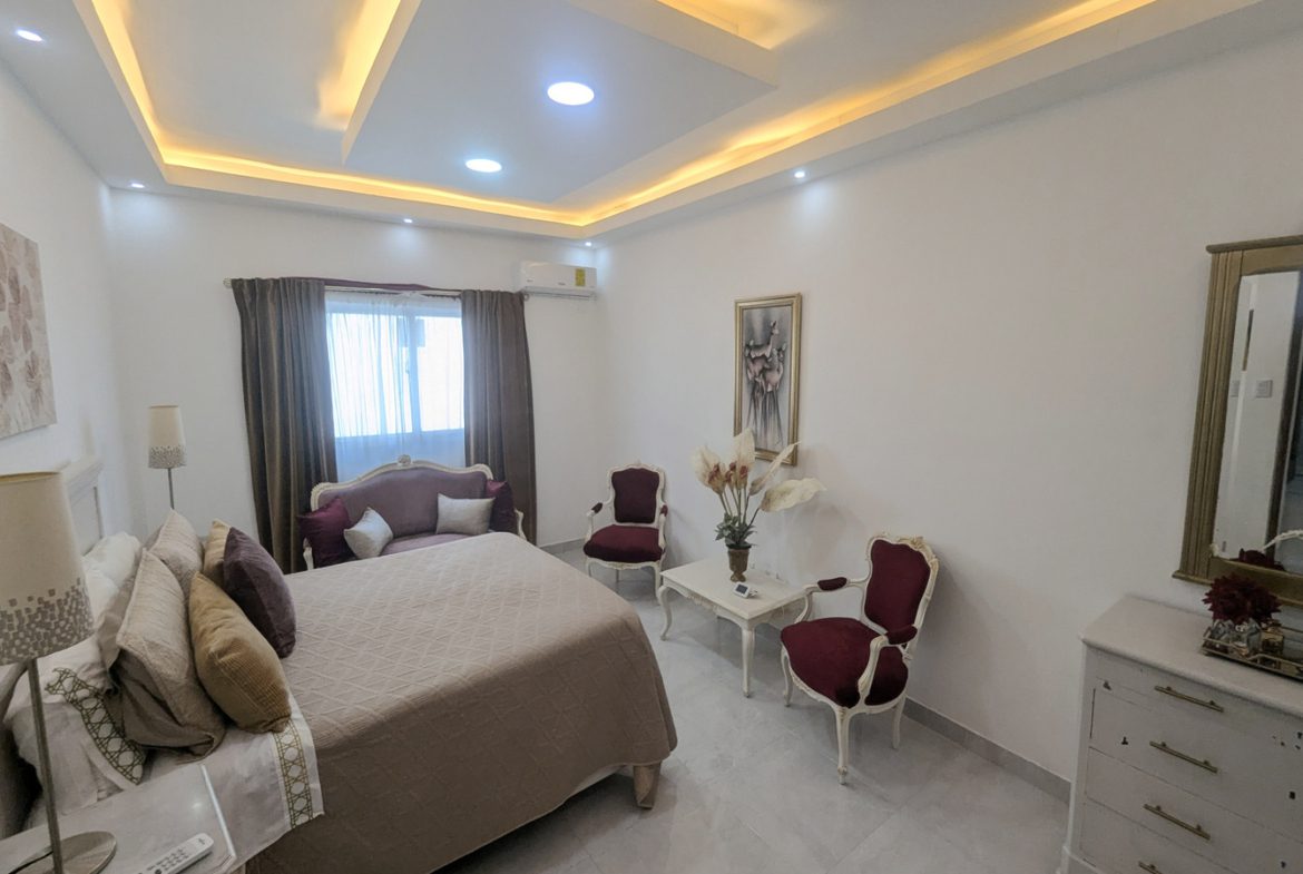 Apartamento con Ascensor en Los Tres Ojos Av Charles de Gaulle