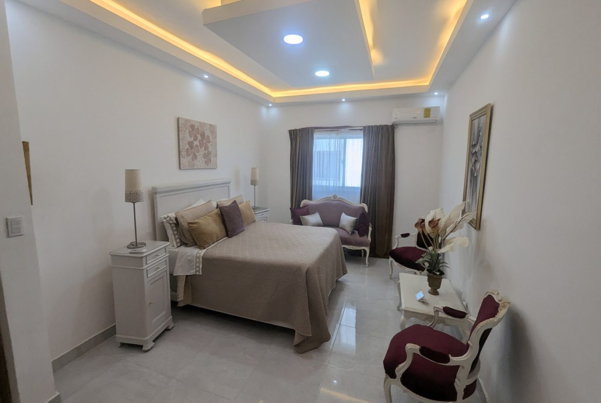 Apartamento con Ascensor en Los Tres Ojos Av Charles de Gaulle