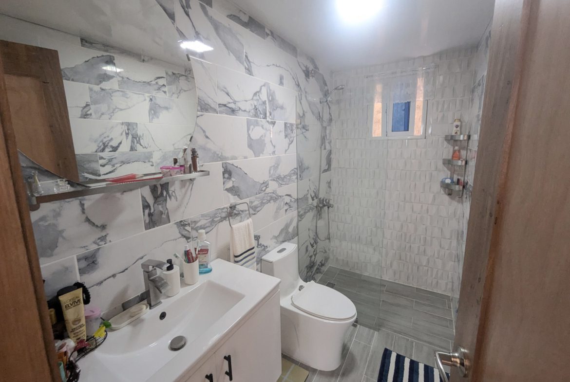 Apartamento con Ascensor en Los Tres Ojos Av Charles de Gaulle