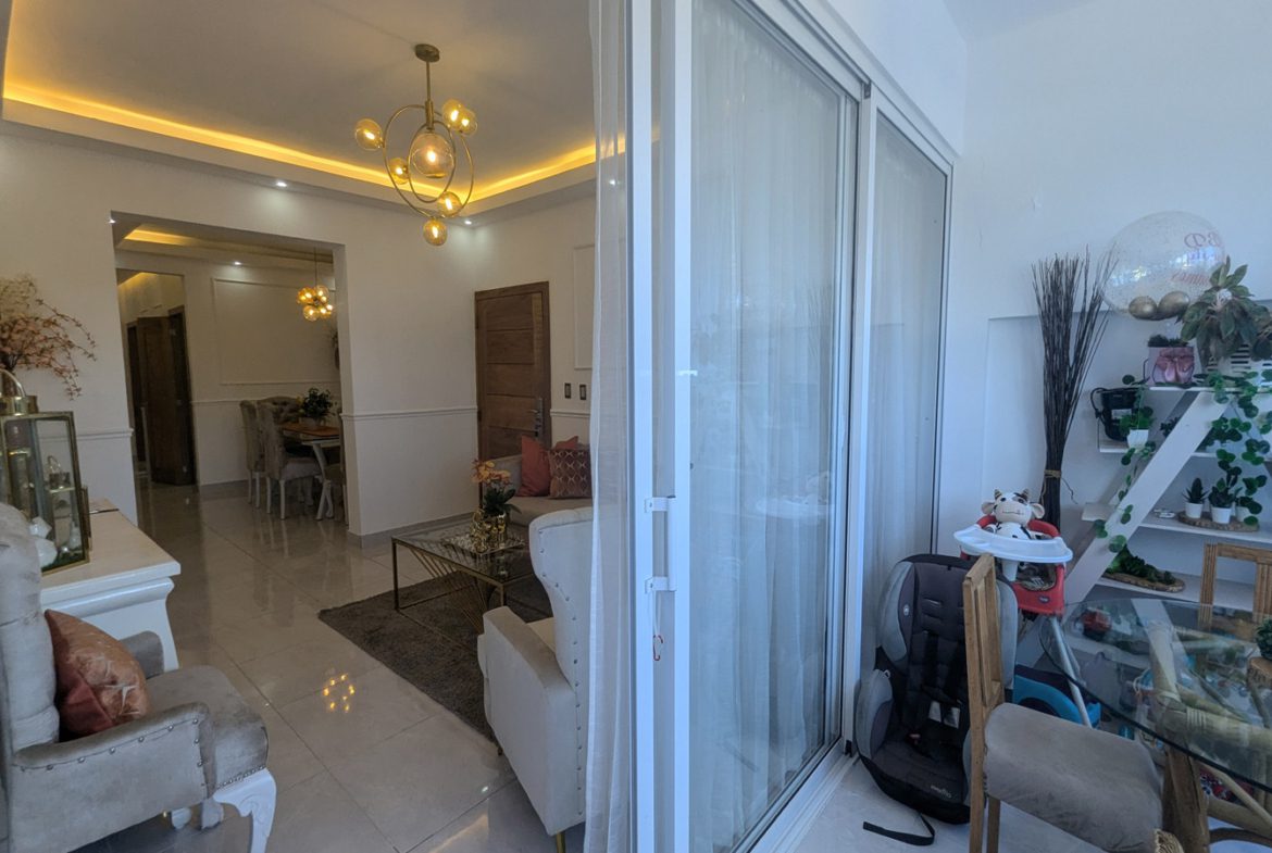 Apartamento con Ascensor en Los Tres Ojos Av Charles de Gaulle