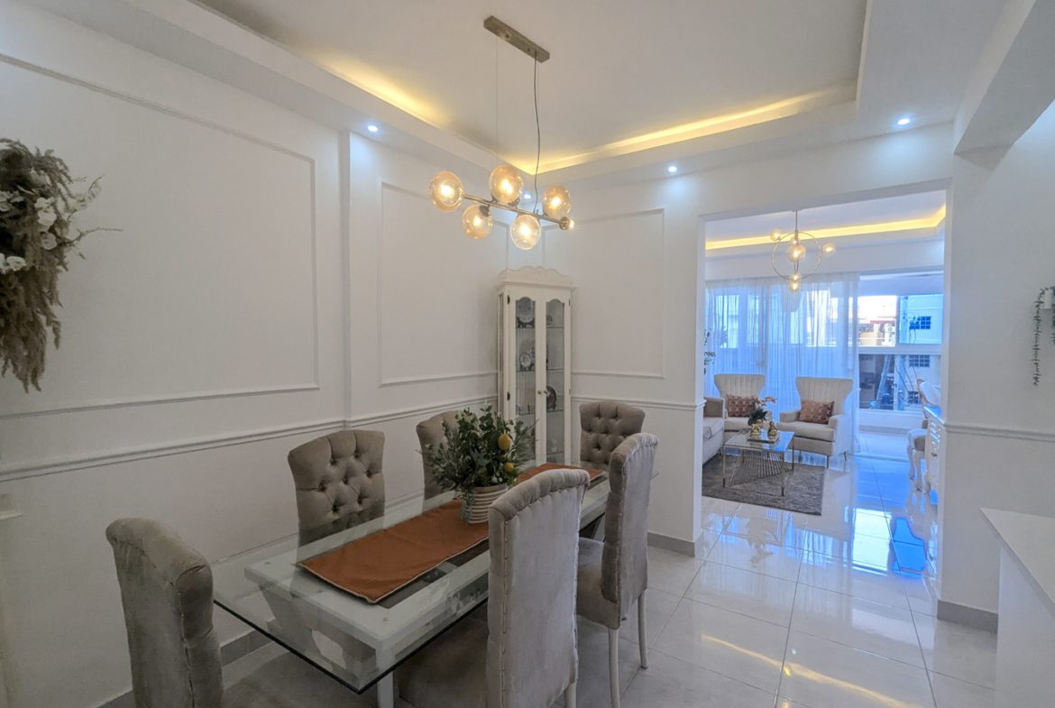 Apartamento con Ascensor en Los Tres Ojos Av Charles de Gaulle