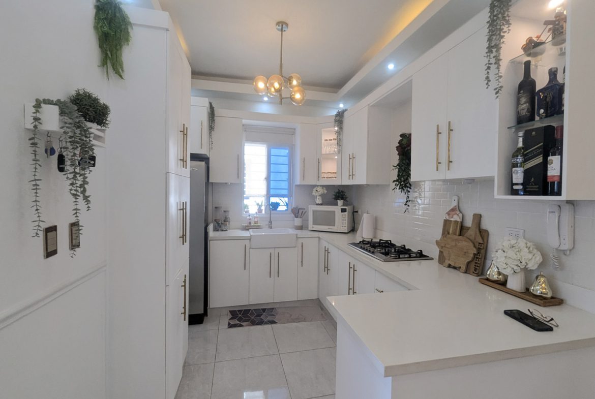 Apartamento con Ascensor en Los Tres Ojos Av Charles de Gaulle
