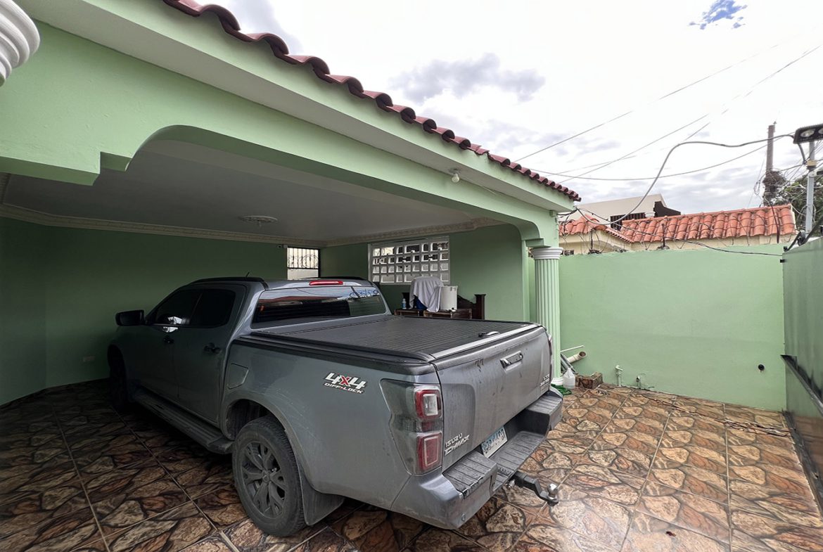 Casa de un nivel NEGOCIABLE en Prado Oriental