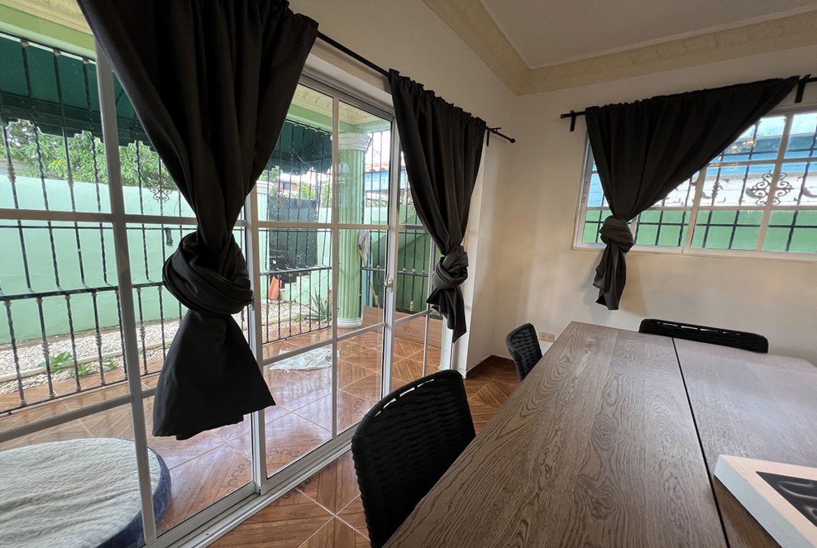 Casa de un nivel NEGOCIABLE en Prado Oriental