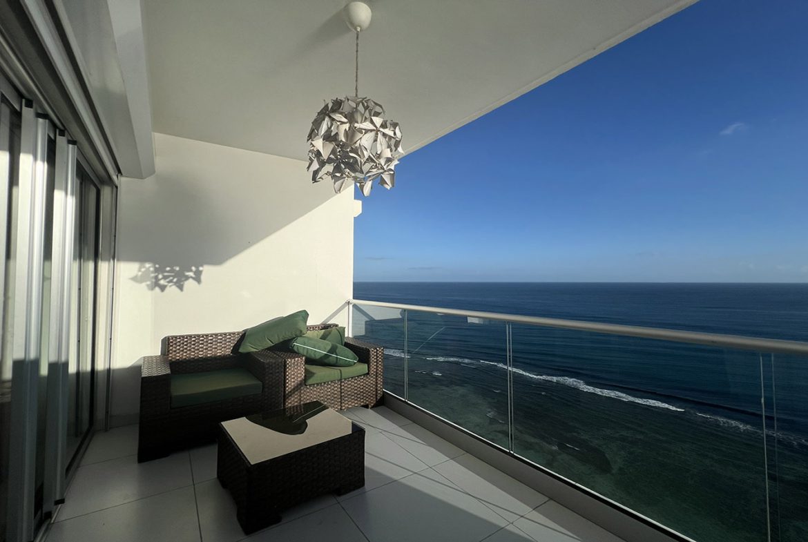 Apartamento Frente a La Playa en Torre Aquarella en Juan Dolio