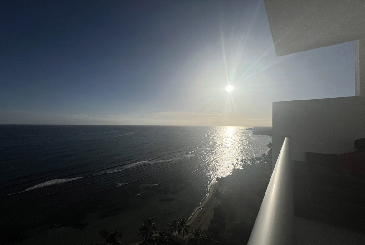 Apartamento Frente a La Playa en Torre Aquarella en Juan Dolio