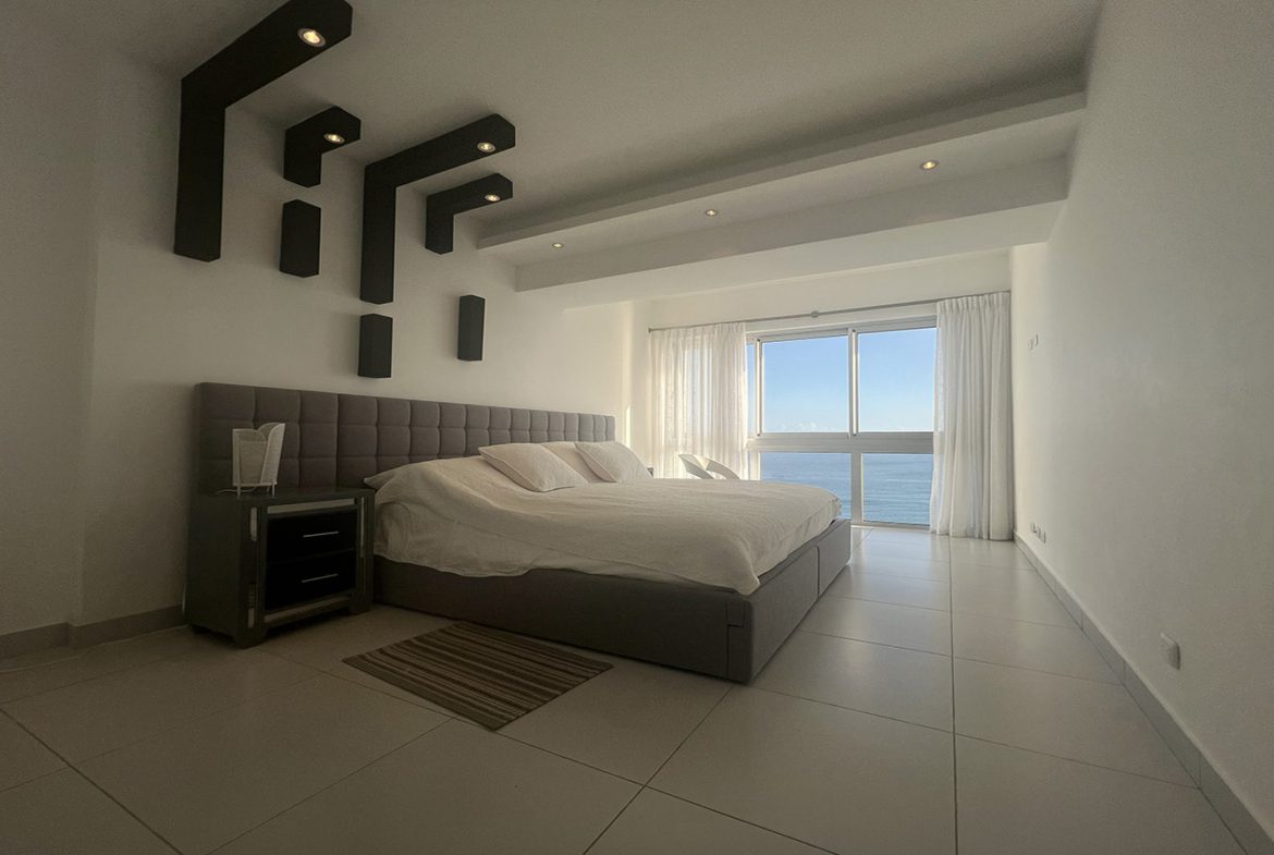 Apartamento Frente a La Playa en Torre Aquarella en Juan Dolio