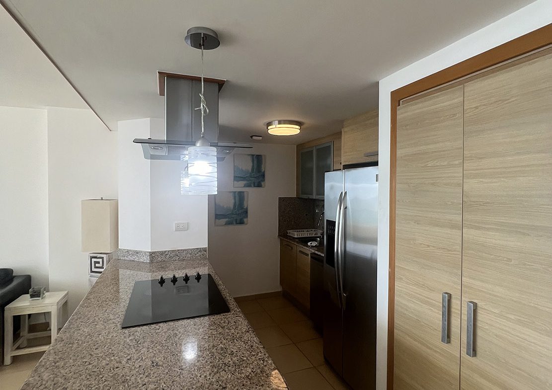 En Venta Apartamento Piso 9 en Marbella Frente a la Playa