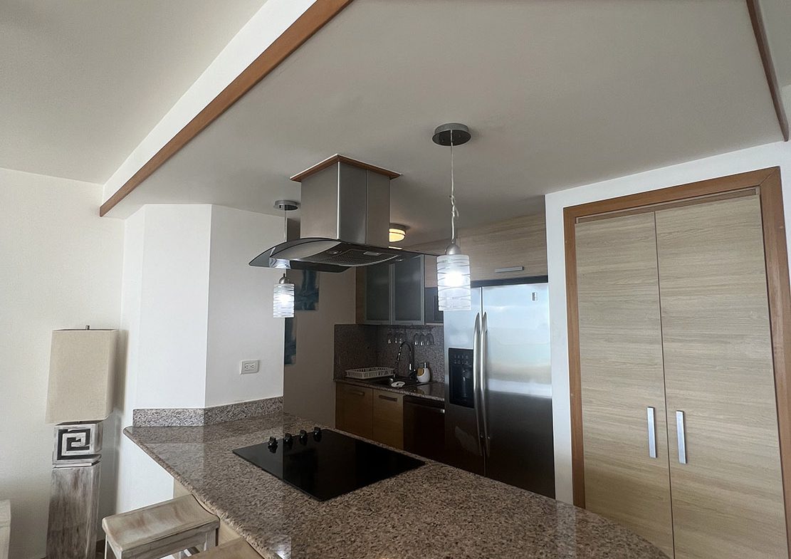En Venta Apartamento Piso 9 en Marbella Frente a la Playa