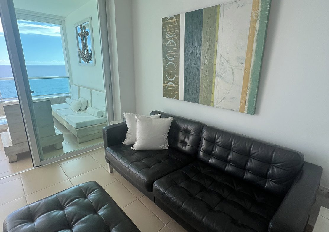En Venta Apartamento Piso 9 en Marbella Frente a la Playa