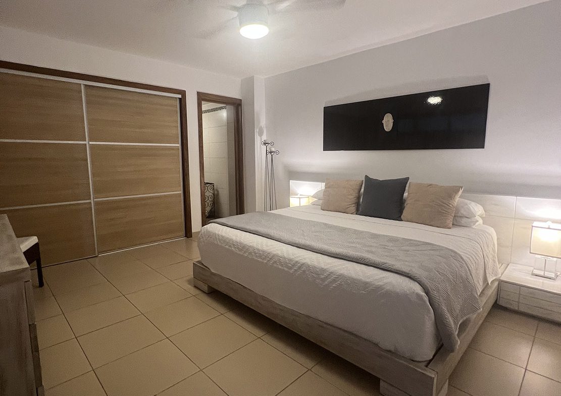 En Venta Apartamento Piso 9 en Marbella Frente a la Playa