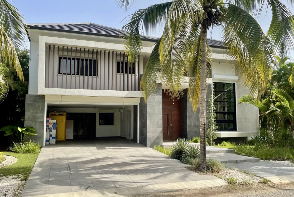 Villa Familiar y Moderna en el Exclusivo Metro Country Club en Juan Dolio