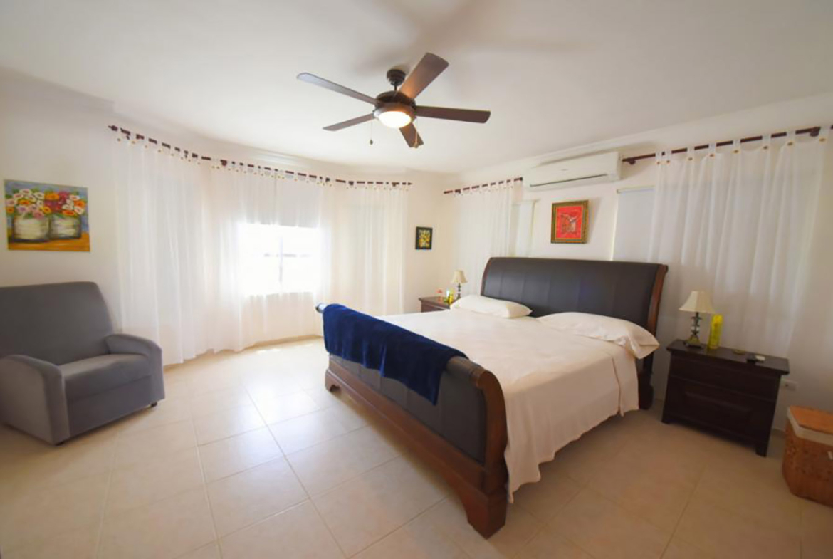 Villa Amueblada con Piscina Metro Country Club en Juan Dolio