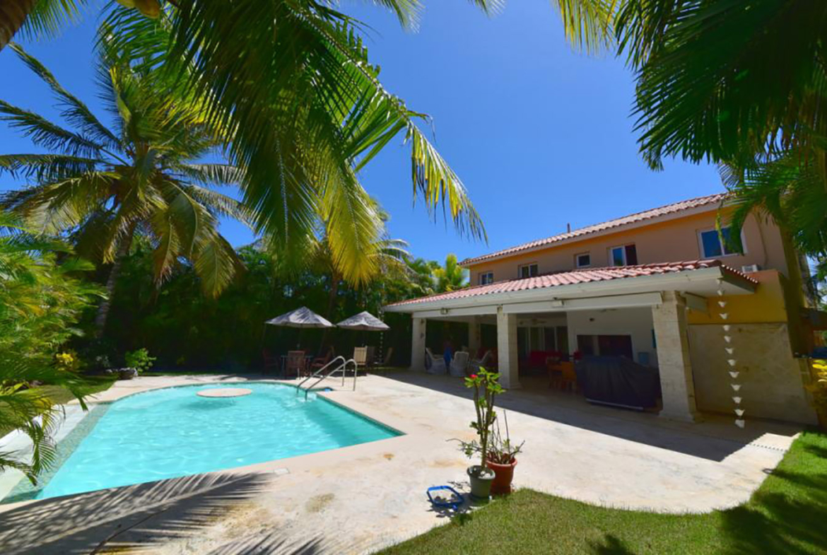 Villa Amueblada con Piscina Metro Country Club en Juan Dolio