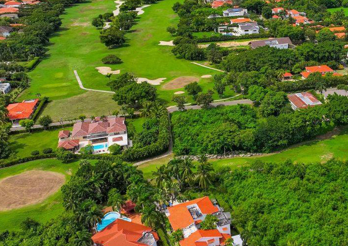 Villa Familiar en Con Piscina Rodeada de Naturaleza Metro Country Club en Juan Dolio