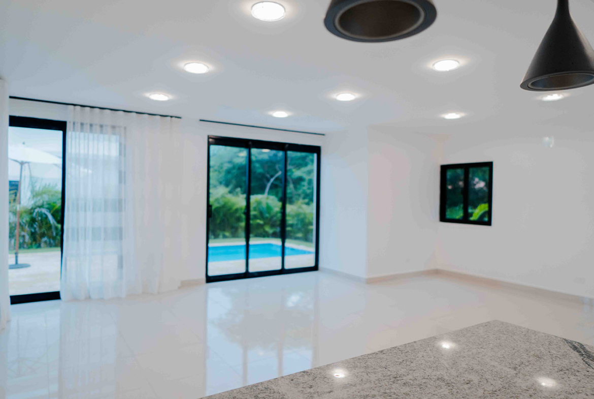 Oportunidad única Villa en Metro Country Club en Juan Dolio