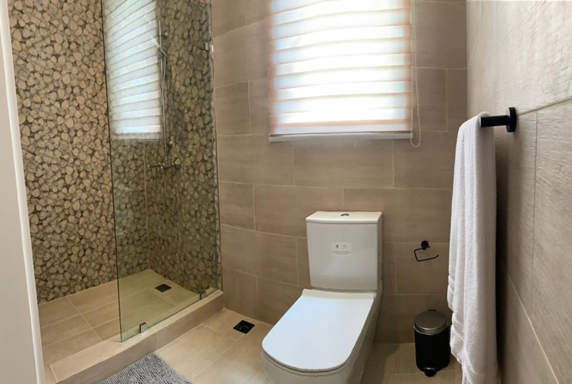 Villa Moderna Amplios Jardines en Metro Country Club