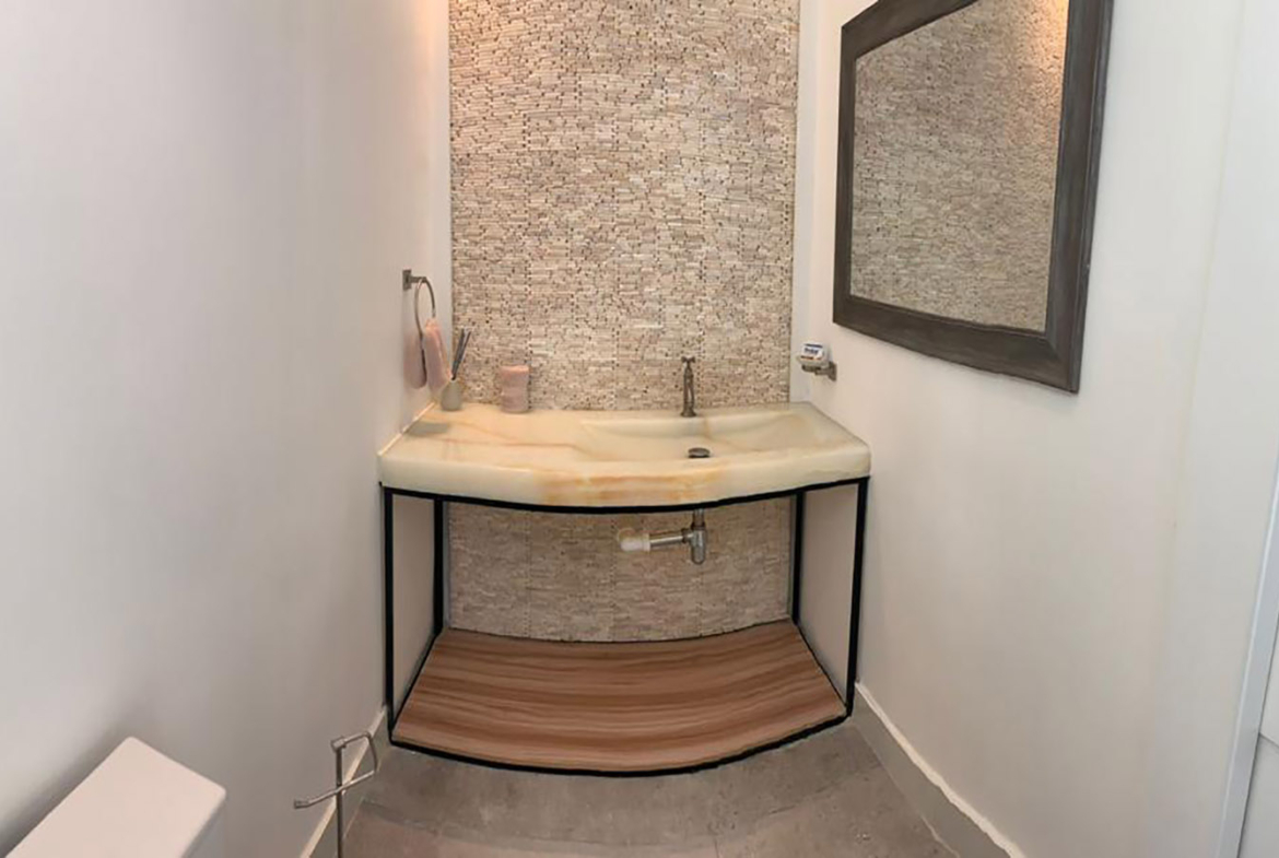 Villa Moderna Amplios Jardines en Metro Country Club