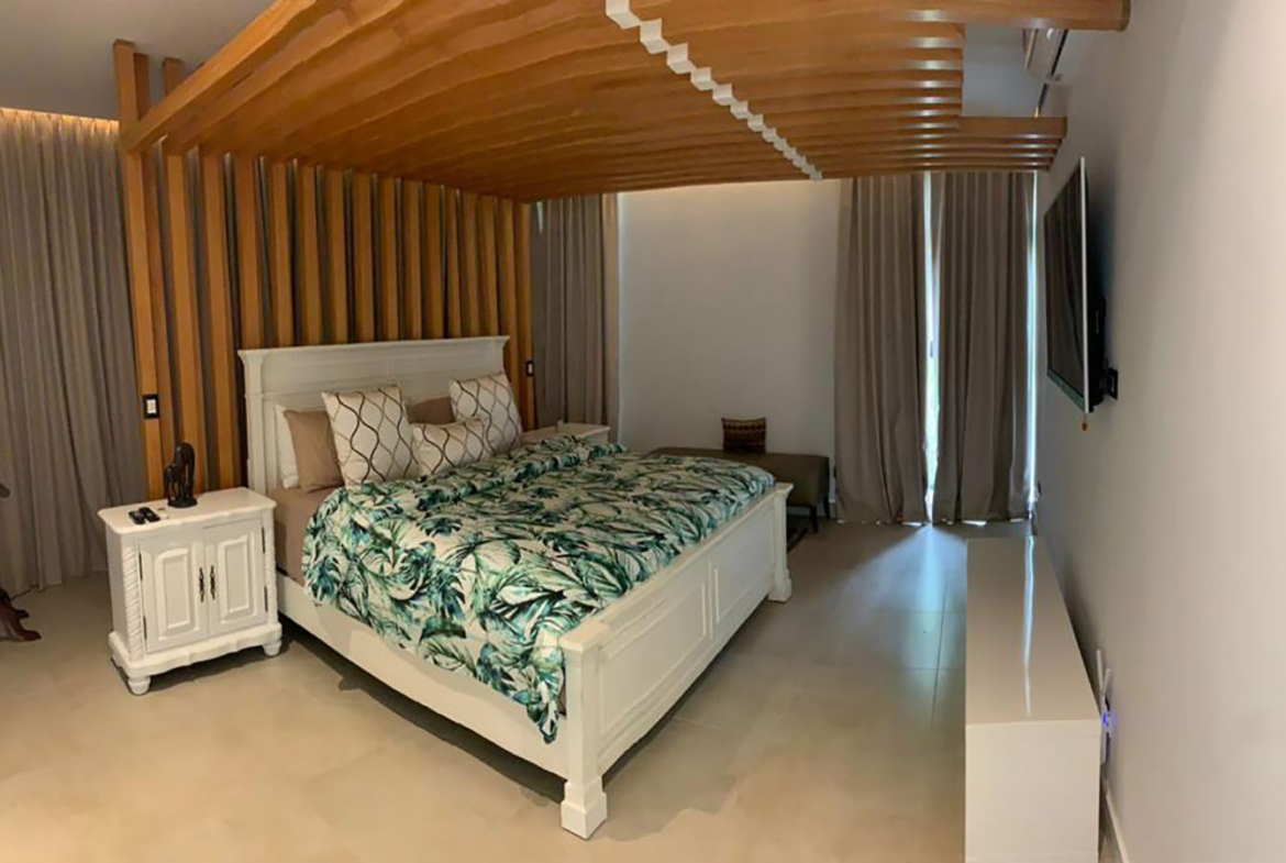 Villa Moderna Amplios Jardines en Metro Country Club