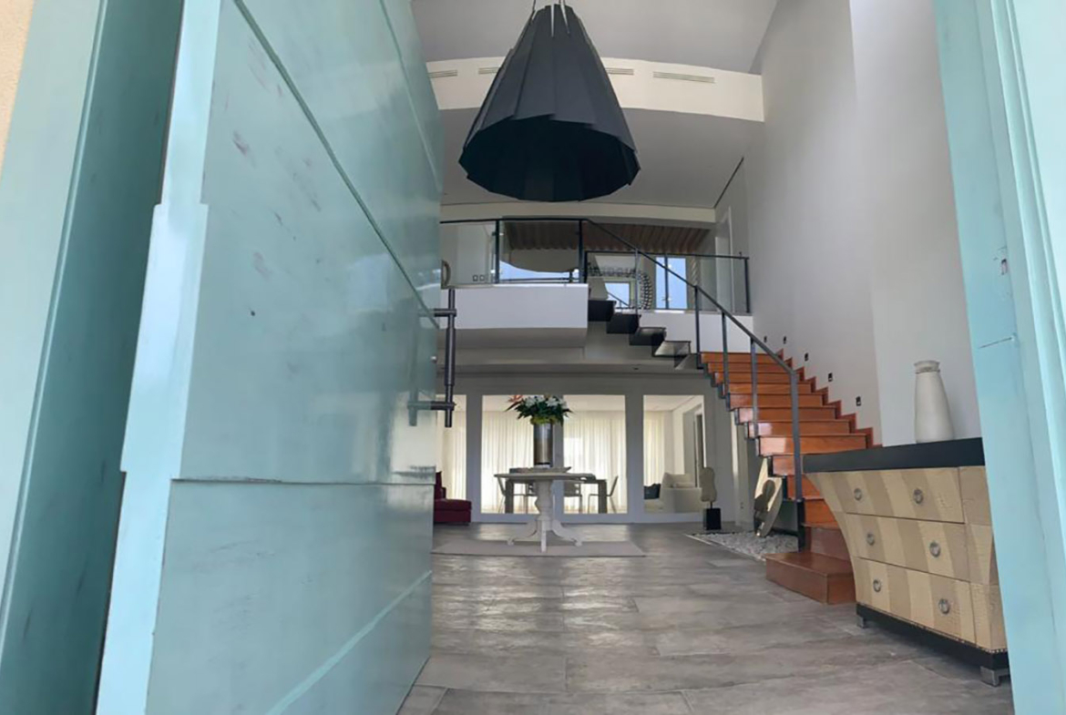 Villa Moderna Amplios Jardines en Metro Country Club