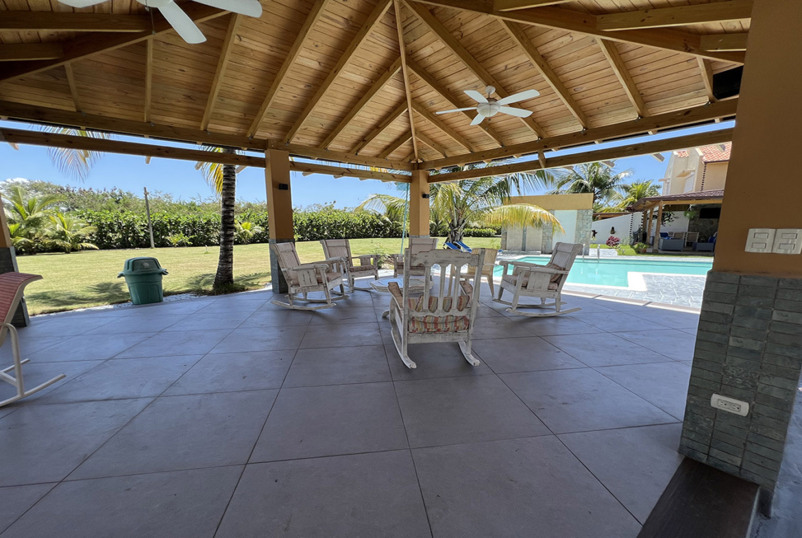 Villa dúplex en Metro Country Club Juan Dolio
