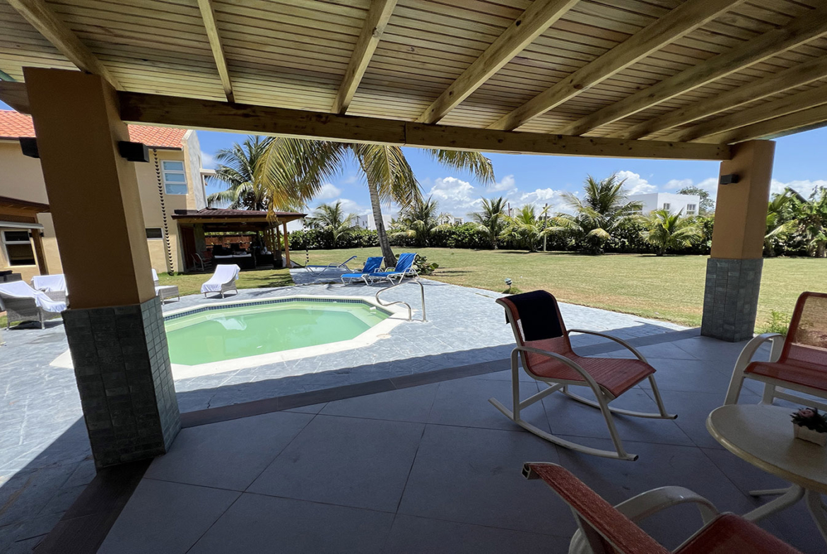Villa dúplex en Metro Country Club Juan Dolio