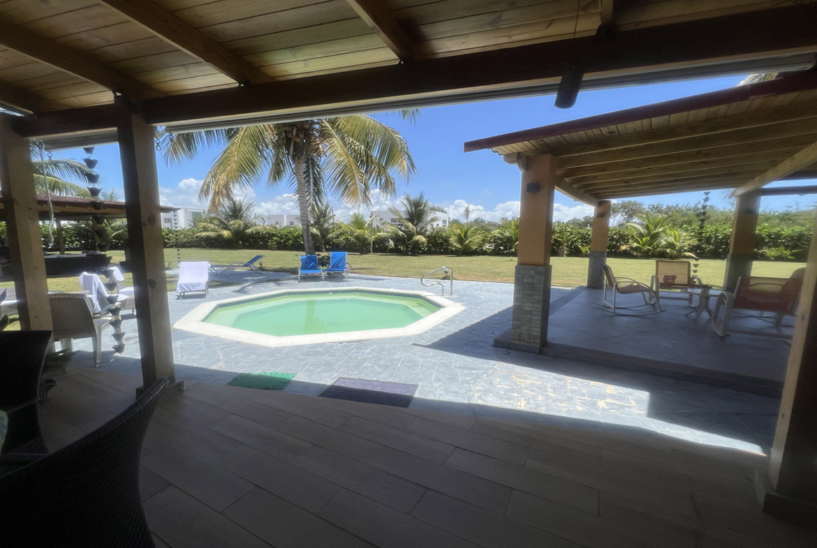 Villa dúplex en Metro Country Club Juan Dolio