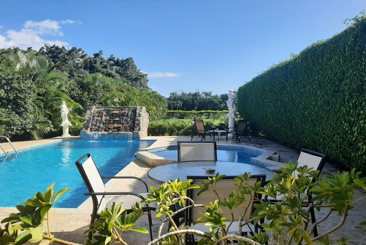Villa en Juan Dolio Vista al Campo de Golf en Metro Country Club