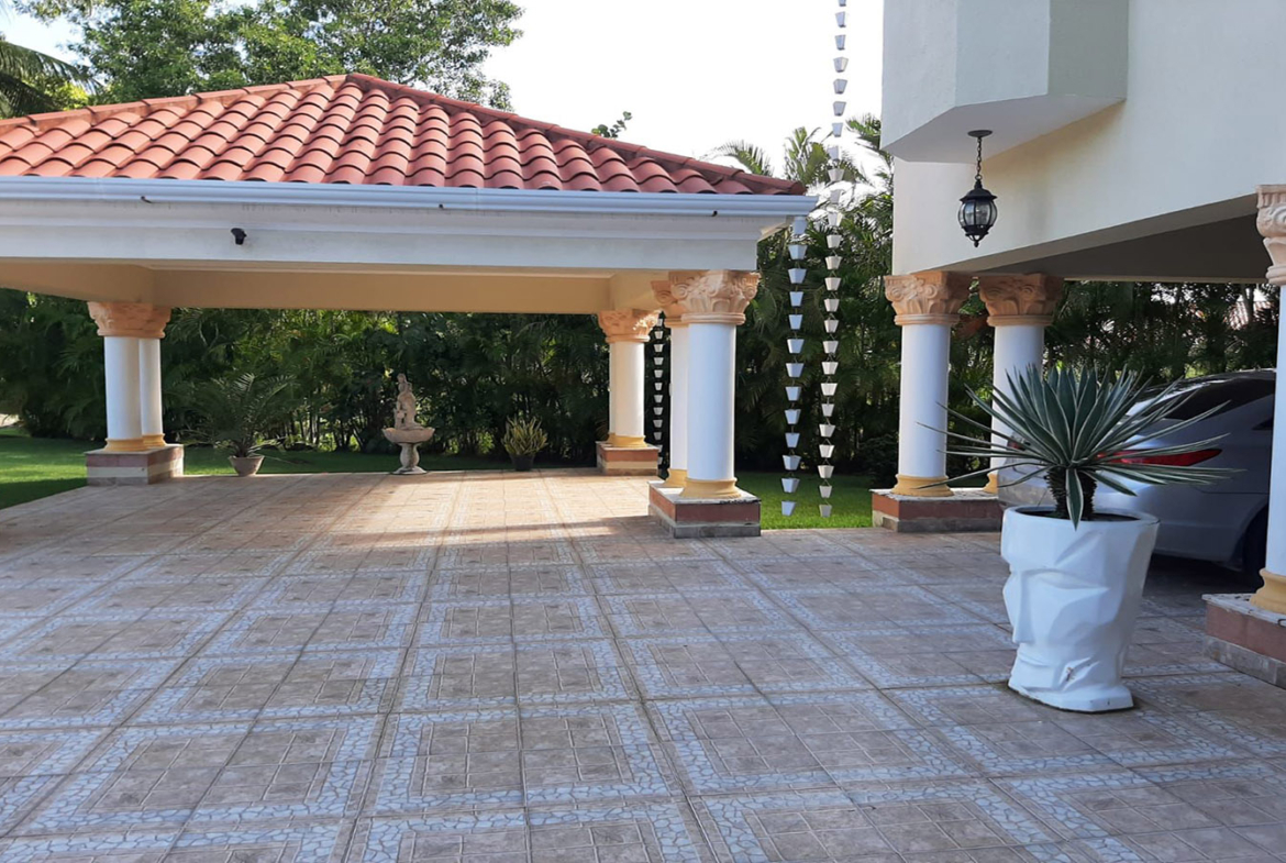 Villa en Juan Dolio Vista al Campo de Golf en Metro Country Club