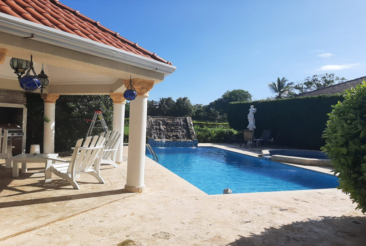 Villa en Juan Dolio Vista al Campo de Golf en Metro Country Club