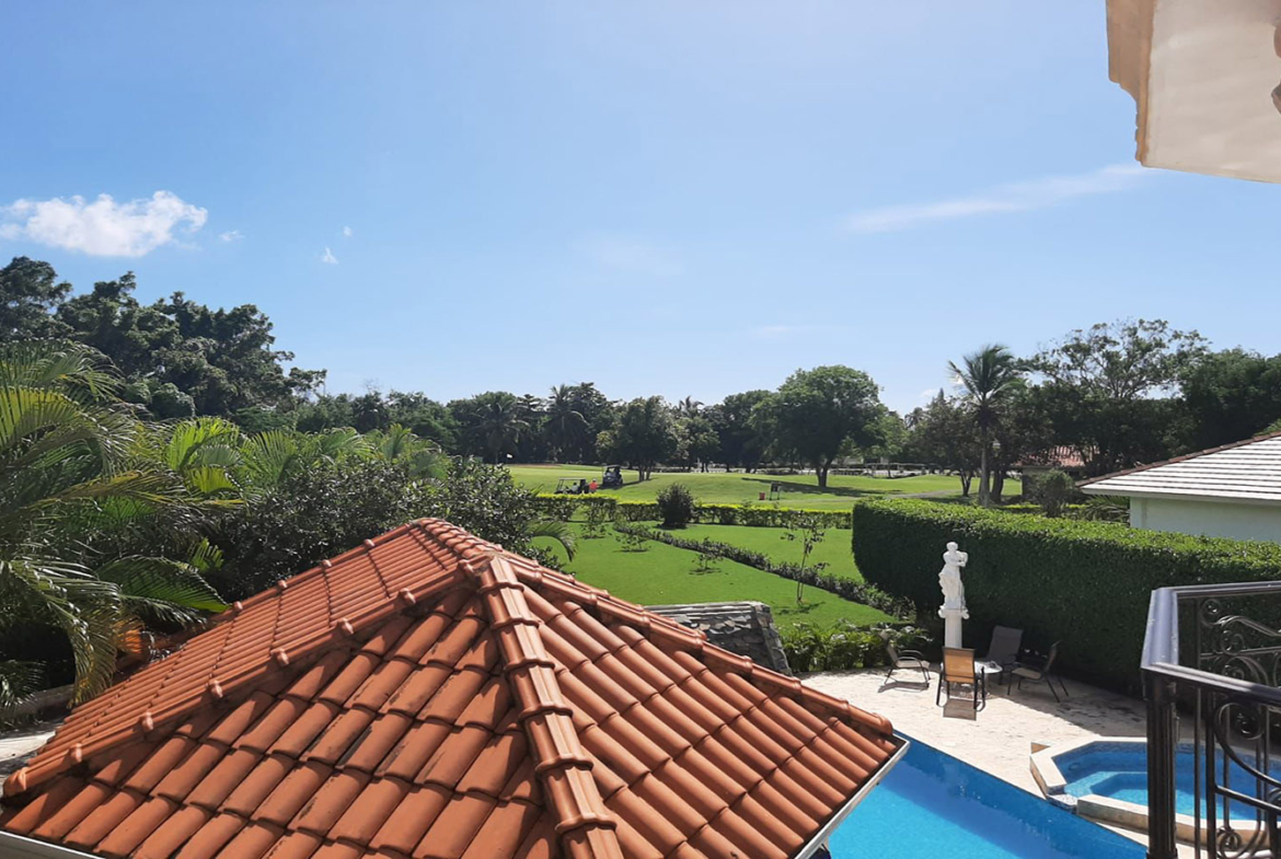 Villa en Juan Dolio Vista al Campo de Golf en Metro Country Club